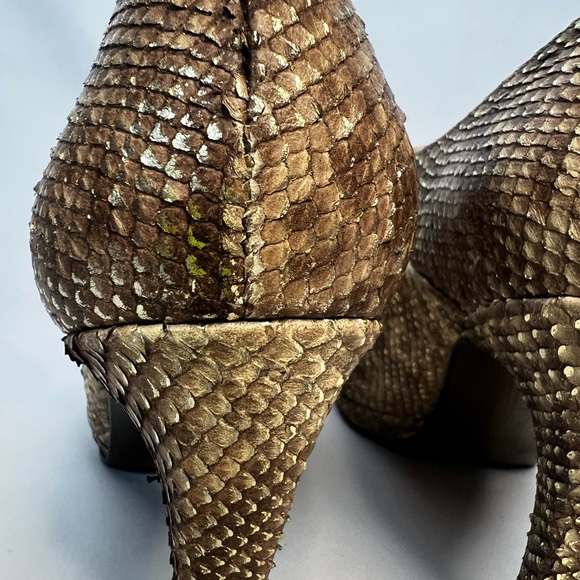 Stuart Weitzman Gold Python Platform Lace Up Heels 8.5 Made Spain - Picture 8 of 13